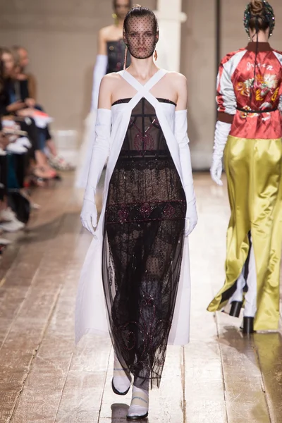 Look 17